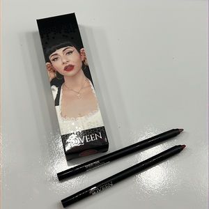 Qveen Studio lip liner duo